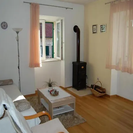 Rot Apartment Postira