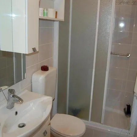 Apartment Rot *