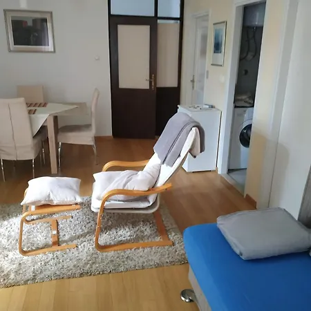 Apartment Rot *
