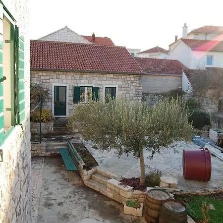 Rot Apartment Postira