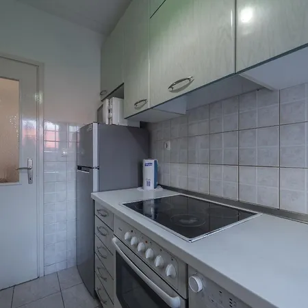 Rot 아파트 포스티라